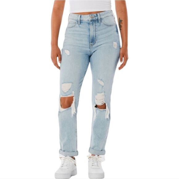 Hollister Ultra High-Rise Mom Jean - Picture 1 of 6